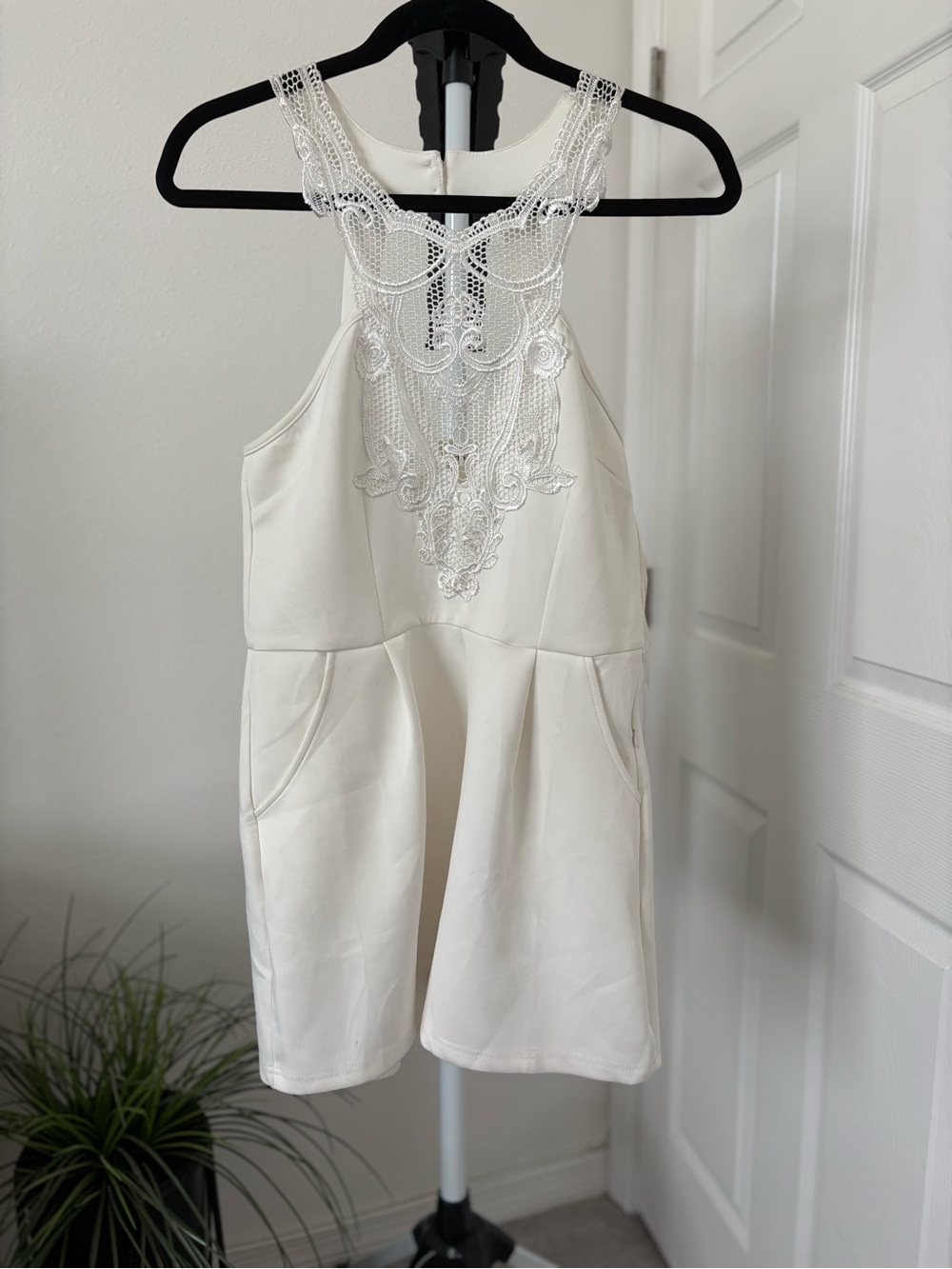 RoomMates Woman White Size L Crochet  Romper